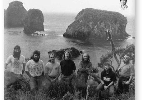 GOUGH 39 (1993-1994): (L-R) Pieter Greyling (Radio Operator), Colin Spencer (Medic/Deputy Leader), Morny Nortman (Diesel Mechanic), Werner Crous (Meteorologist Assistant), John McLinden (Radio Technician/Leader), Vic Chapman (Senior Meteorologist), Ferdinand Swanepoel (Meteorologist Assistant); Insert: Jacques Links (Senior Meteorologist).