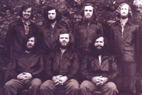 MARION 27 (1970 - 1971): Back (L-R) Allan Steveni (Meteorologist), Roy Goslin (Meteorologist), Fanie Schönfeldt (Radio Technician), André Pretorius (Meteorologist) ; Front: Johan Coetzee (Medic), Koos Visser (Leader), Leon Fourie (Radio Operator).