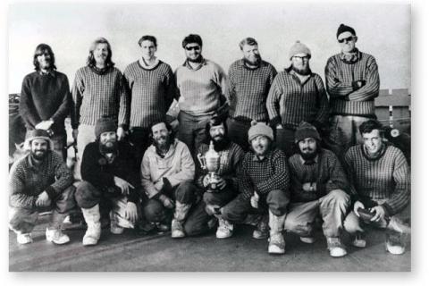 SANAE 6 (1965): Back (L-R) Derek Sharwood, Dries Steyn, Pottie Potgieter, Ray Statt, Johan Joubert, Danie Joubert, Wolfgang Pollack; Front: Zec Ezecowitz, Sewes van Wyk, Wilfred Hodsdon, Nico Smit, Hennie Joubert, Jan de Wit, Johnny Strydom.