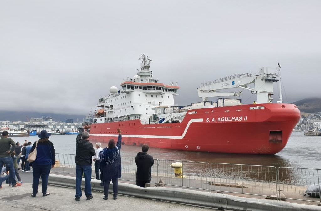 SA Agulhas II departs on 2019 relief voyage to Gough Island