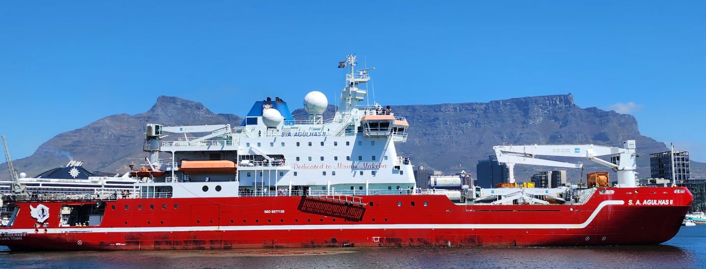 Welcoming reception for S.A. Agulhas II in Cape Town